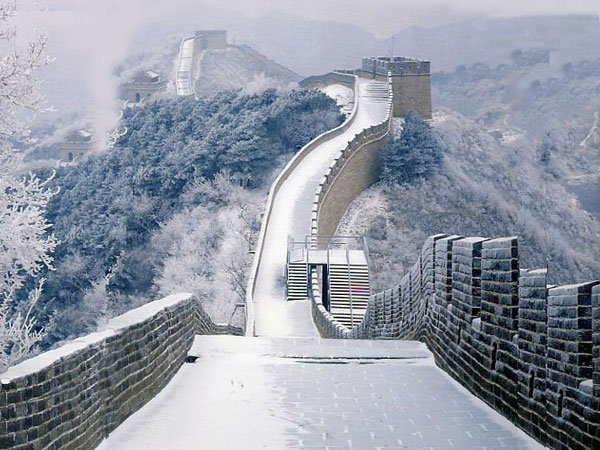 Weather in China in January can leave a rather white looking Great Wall in Beijing